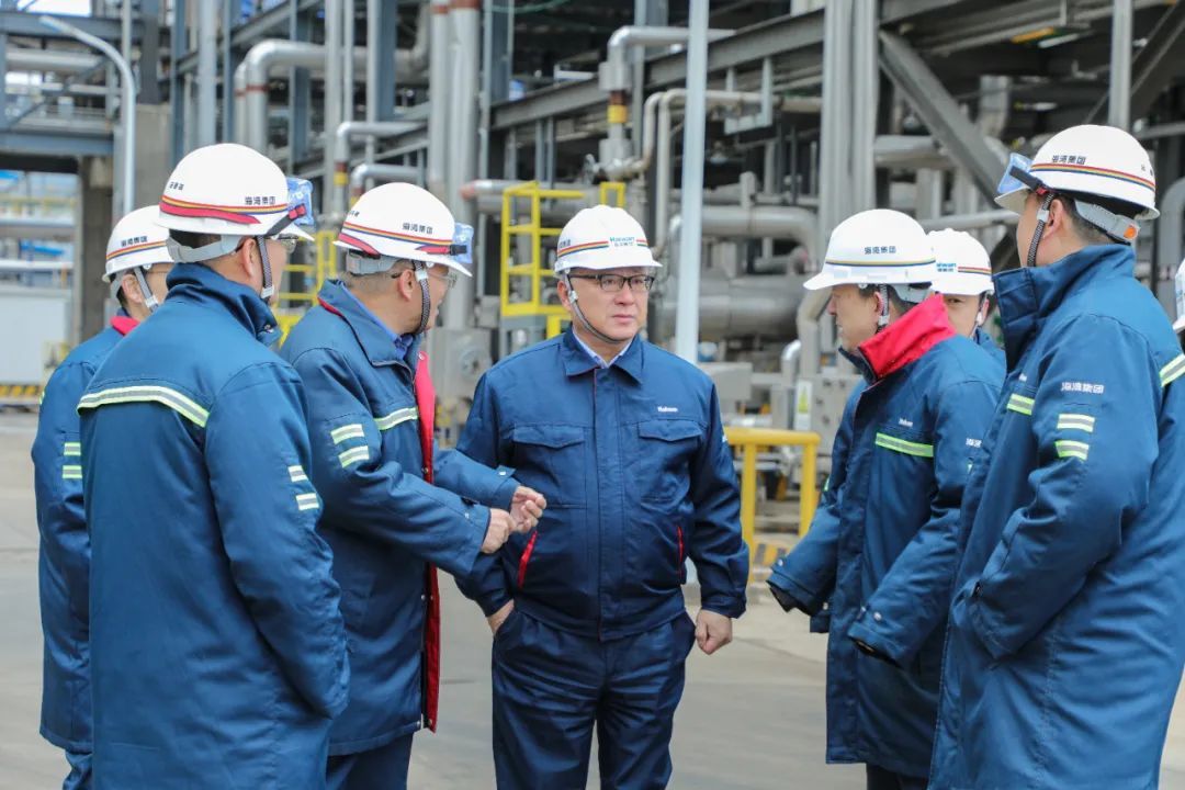 李明董(dong)事長帶隊開展安(ān)全檢查