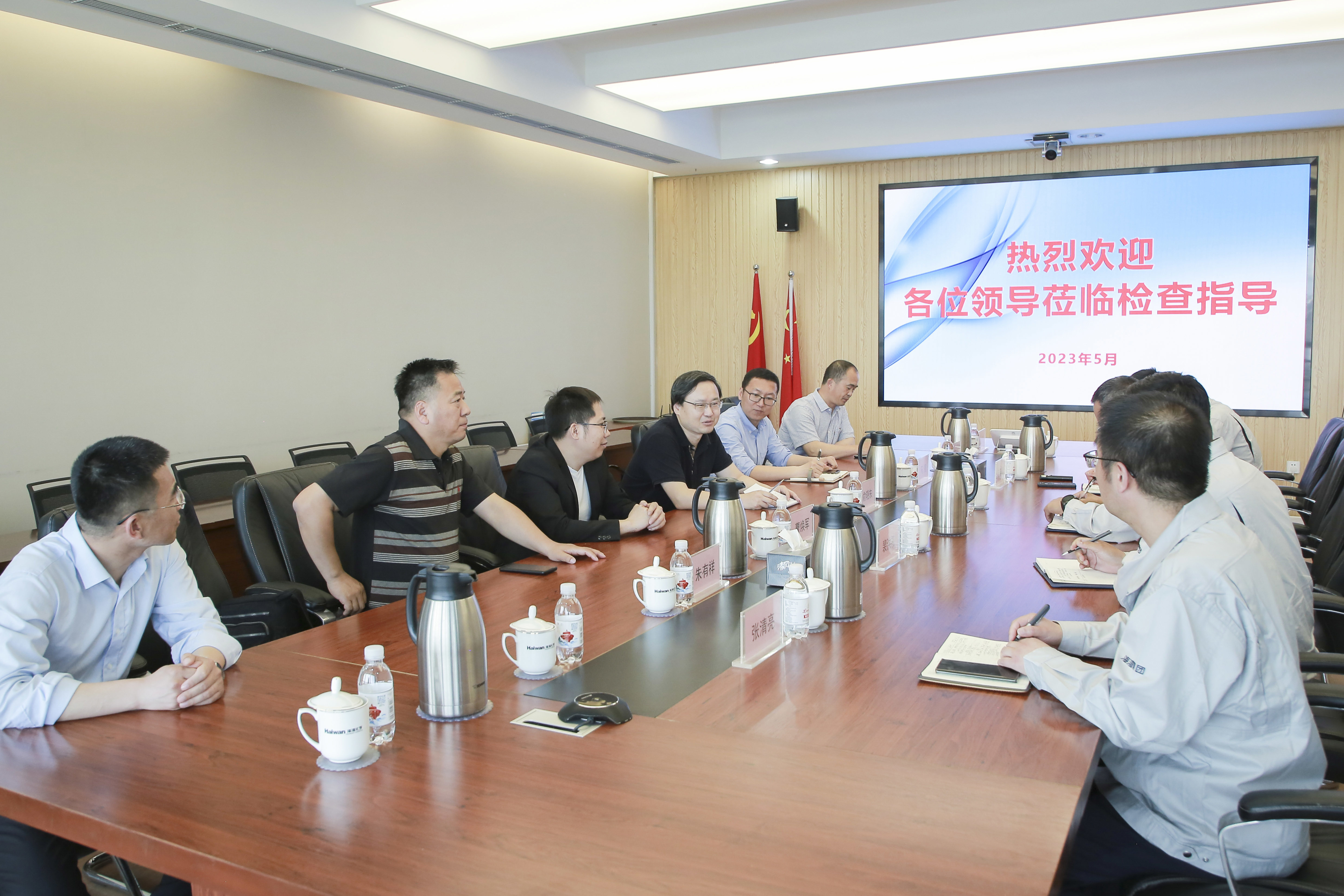 應急管(guan)理報領導到(dào)訪海灣化學(xué)