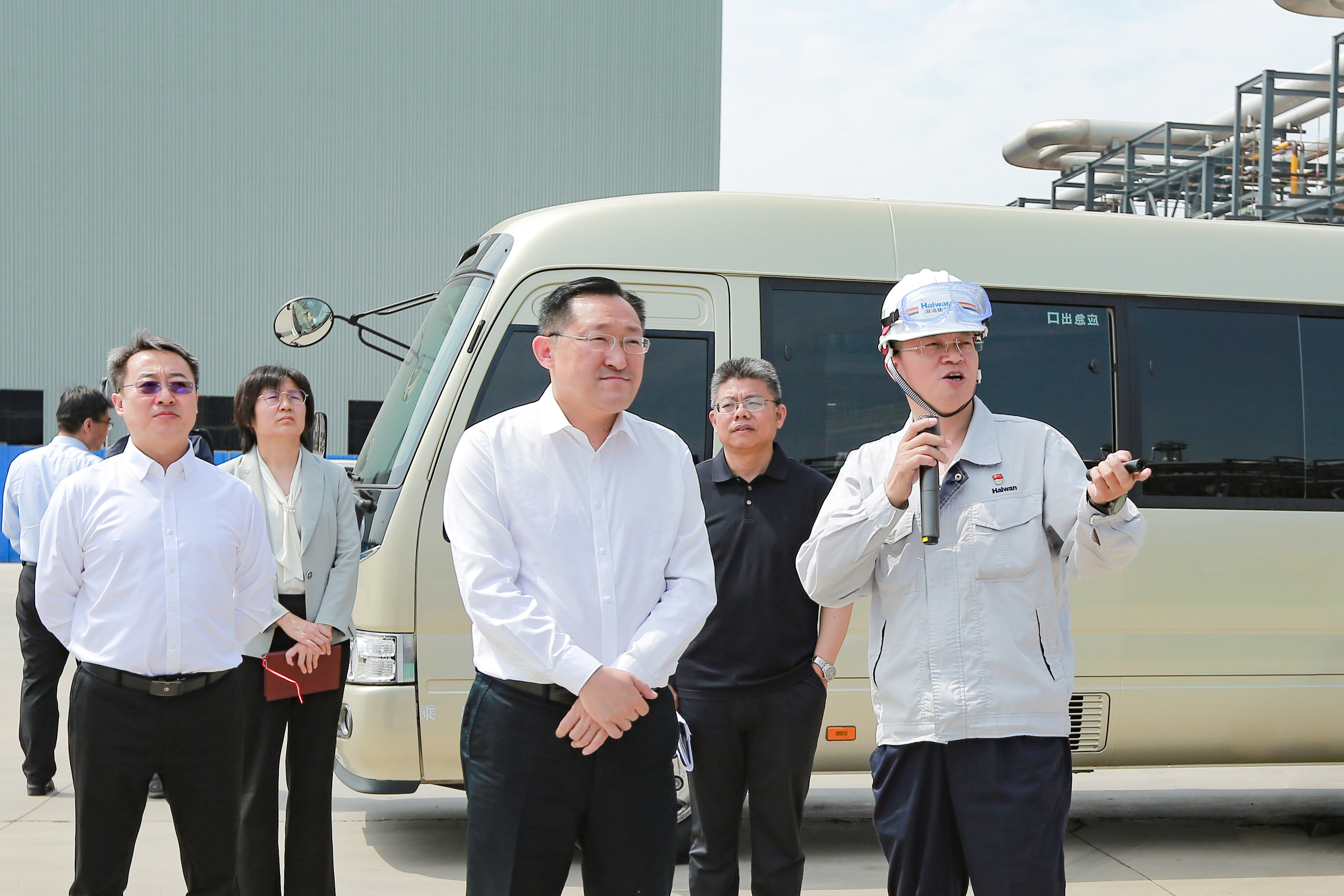 王清源(yuán)區長到海灣(wān)化學調研