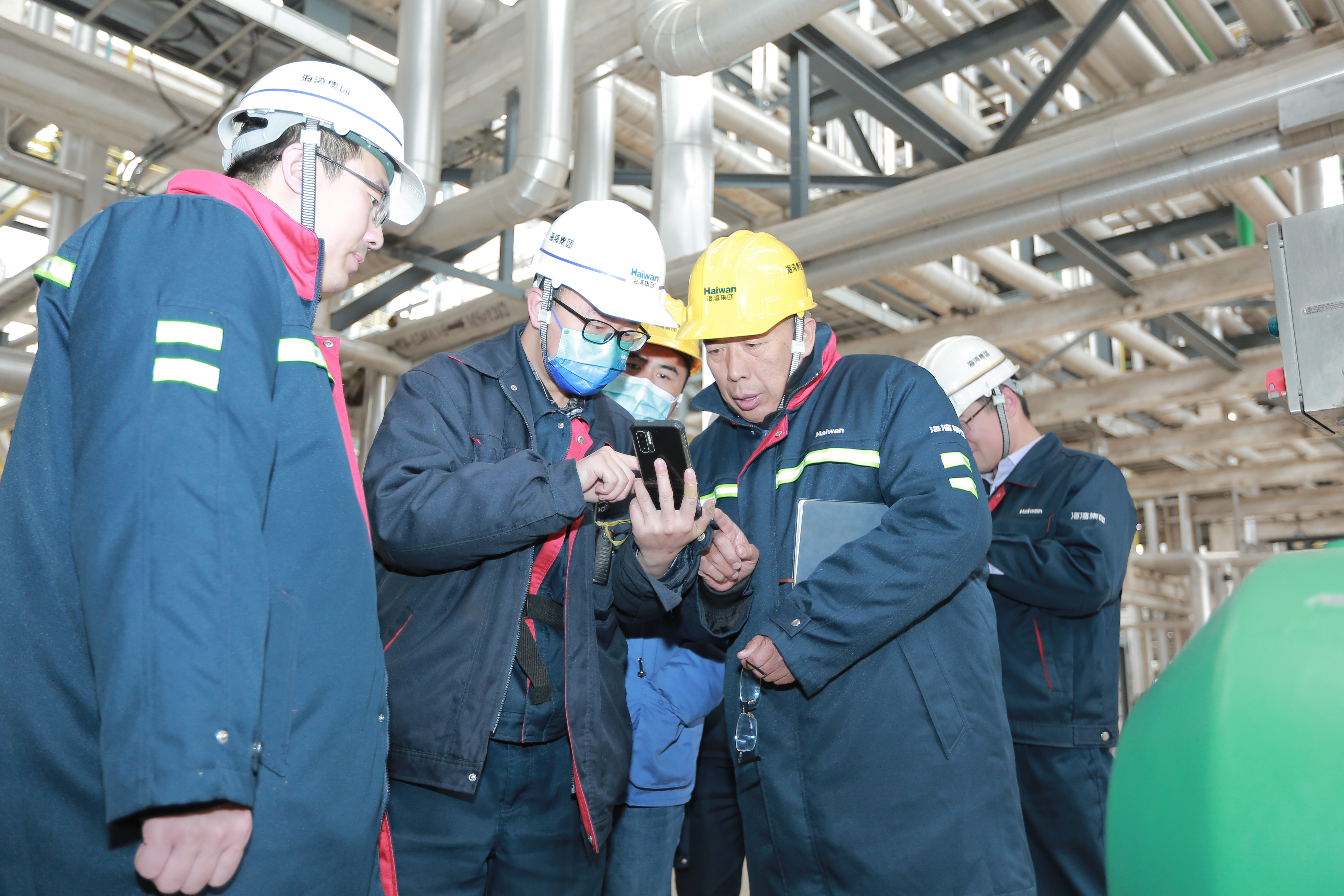 省應急(ji)廳到海灣化學督(dū)導安全工作